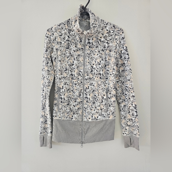 Lululemon Rare Nice Asana Jacket size 4 - Picture 2 of 5